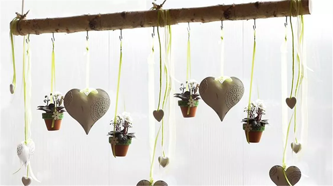 Fensterdeko hängend: 3 geniale DIY-Ideen!