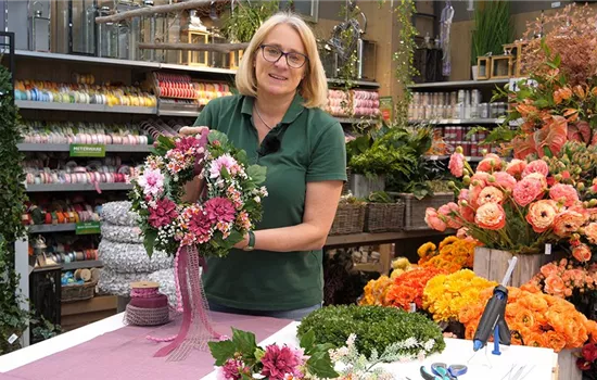 DIY – Türkranz mit künstlichen Blumen selbst gestalten