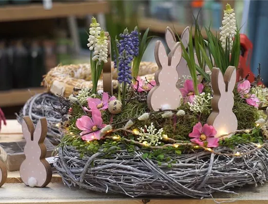 DIY Osterkranz mit Lichterkette und Seidenblüten – Mooskranz