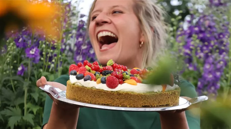 Kunterbunte Obsttorte - ein Sommerrezept aus unserem Café Pusteblume Kunterbunte Obsttorte - ein Sommerrezept aus unserem Café Pusteblume